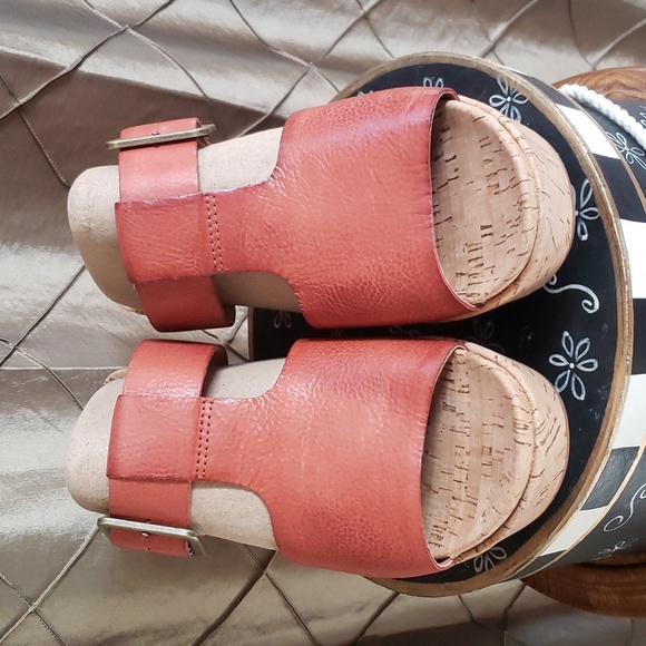 NWOT- Kork-Ease ‘Andi’ Leather Wedge Sandal - Picture 7 of 10